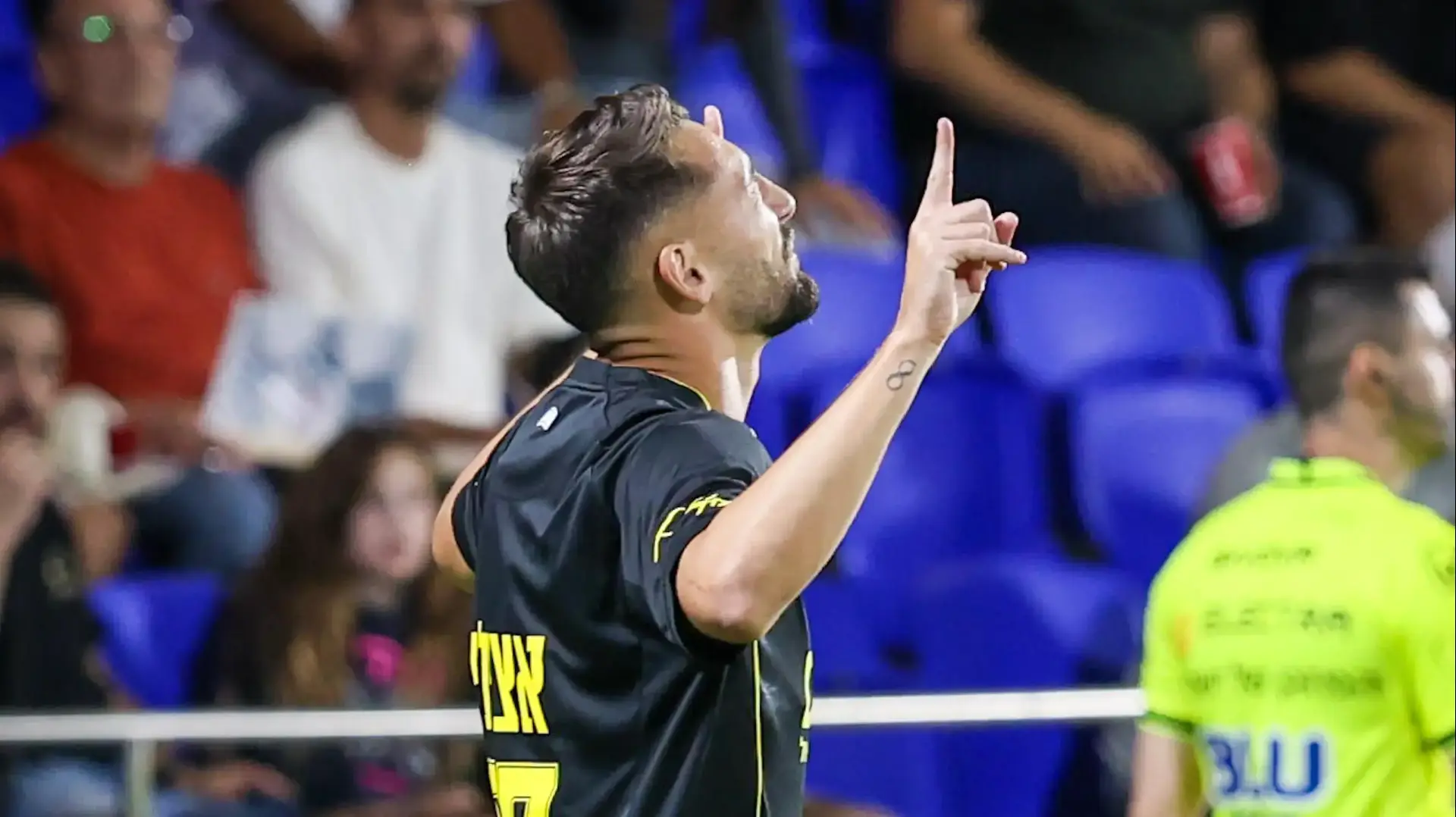 עומר אצילי שחקן בית"ר ירושלים חוגג שער עומר אצילי שחקן בית"ר ירושלים חוגג שער