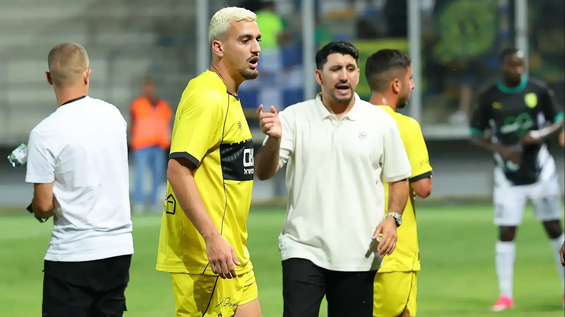 אלמוג כהן מאמן בית"ר ירושלים לצד ירדן שועה אלמוג כהן מאמן בית"ר ירושלים לצד ירדן שועה