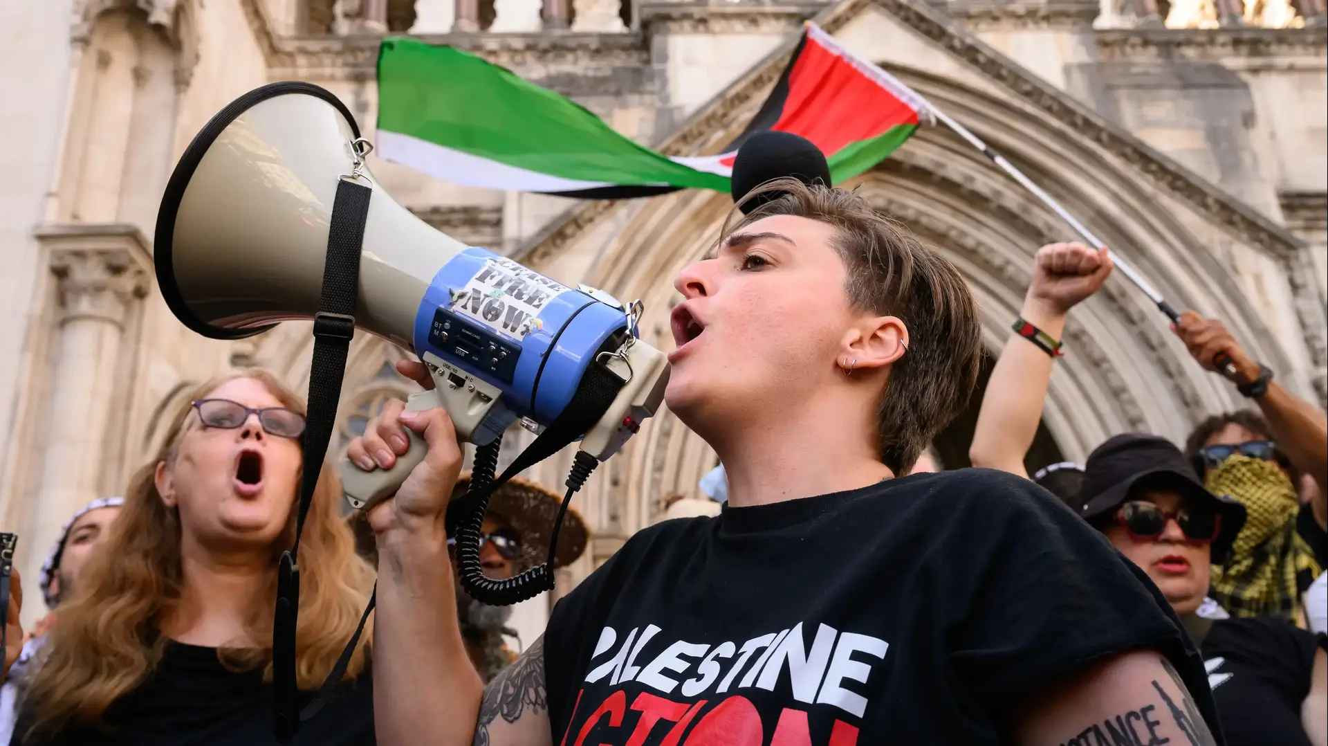 Активисты Palestine Action протестуют против признания организации террористической, Лондон, 4 июля 2025 года Активисты Palestine Action протестуют против признания организации террористической, Лондон, 4 июля 2025 года