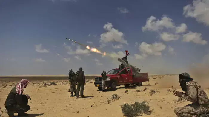 כוחות מורדים באזור החזית סמוך לעיר ברגה, מזרח לוב, 3 באפריל 2011 כוחות מורדים באזור החזית סמוך לעיר ברגה, מזרח לוב, 3 באפריל 2011