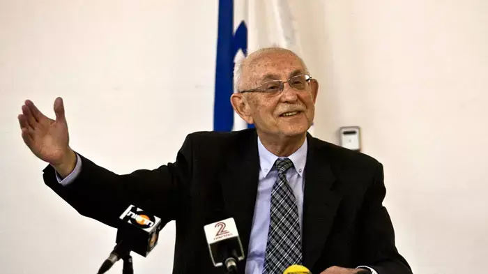 אליעזר גולדברג, נציב התלונות על השופטים בהגשת הדו"ח לשנת 2010, אפריל 2011 אליעזר גולדברג, נציב התלונות על השופטים בהגשת הדו"ח לשנת 2010, אפריל 2011
