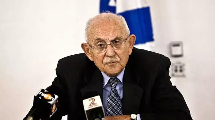אליעזר גולדברג, נציב התלונות על השופטים בהגשת הדו"ח לשנת 2010, אפריל 2011