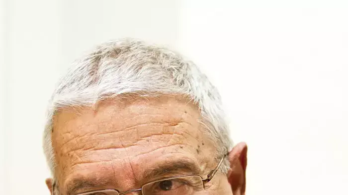 דני רוזן, בן זוגה של אהובה תומר שנספתה בשריפה בכרמל בבית המשפט העליון בעתירה של נציגי משפחות שירות בתי הסוהר כנגד הענקת צל"'ש לשוטרים שניספו, אפריל 2011