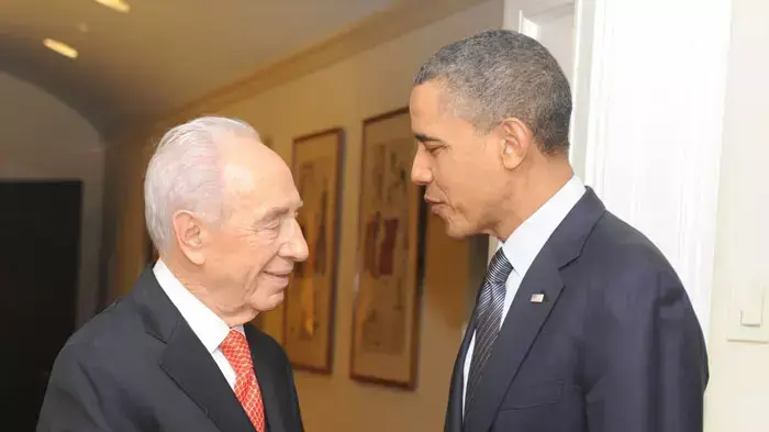 נשיא המדינה, שמעון פרס, במהלך פגישה עם נשיא ארה"ב ברק אובמה, אפריל 2011
