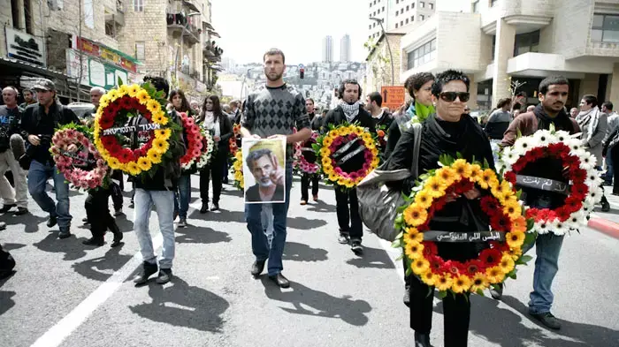 מסע לוויה ברחובות חיפה לזכרו של ג'וליאנו מר, אפריל 2011