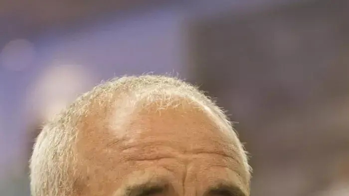 מפקד מחוז ירושלים במשטרה, אהרון פרנקו בטקס הענקת צלשים למשפחות השוטרים שנהרגו בשריפה בכרמל, אפריל 2011 מפקד מחוז ירושלים במשטרה, אהרון פרנקו בטקס הענקת צלשים למשפחות השוטרים שנהרגו בשריפה בכרמל, אפריל 2011