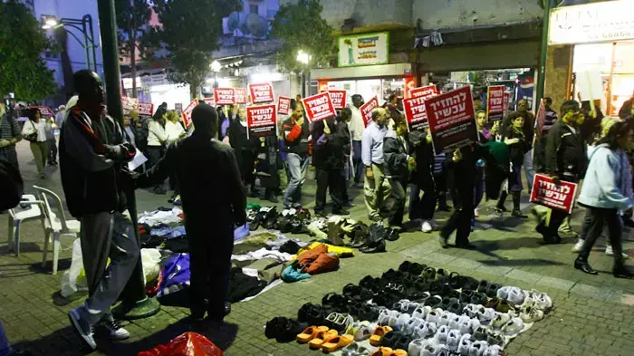 הפגנה נגד מסתננים בשכונת נווה שאנן בתל אביב, אפריל 2011 הפגנה נגד מסתננים בשכונת נווה שאנן בתל אביב, אפריל 2011