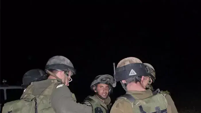 מאמצי חילוץ של אדם שצנח במצנח רחיפה לתוך שדה מוקשים סמוך להאון, אפריל 2011