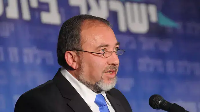 שר החוץ אביגדור ליברמן במהלך הועידה השלישית של מפלגת ישראל ביתנו, אפריל 2011