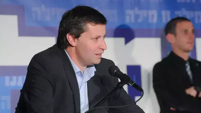 שר התיירות הישראלי וחבר כנסת מטעם סיעת ישראל ביתנו, סטס מיסג'ניקוב במהלך הועידה של מפלגת ישראל ביתנו, אפריל 2011 שר התיירות הישראלי וחבר כנסת מטעם סיעת ישראל ביתנו, סטס מיסג'ניקוב במהלך הועידה של מפלגת ישראל ביתנו, אפריל 2011