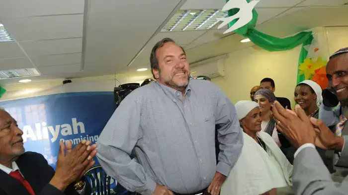 נשיא הקרן לידידות הרב יחיאל אקשטיין בסדר פסח הראשון בארץ של העולים מאתיופיה, אפריל 2011 נשיא הקרן לידידות הרב יחיאל אקשטיין בסדר פסח הראשון בארץ של העולים מאתיופיה, אפריל 2011