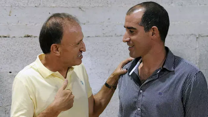 אורי מלמיליאן מאמן בית"ר ירושלים עם איציק קורנפיין יו"ר הקבוצה במשחק מול מכבי נתניה במחזור ה-1 אורי מלמיליאן מאמן בית"ר ירושלים עם איציק קורנפיין יו"ר הקבוצה במשחק מול מכבי נתניה במחזור ה-1
