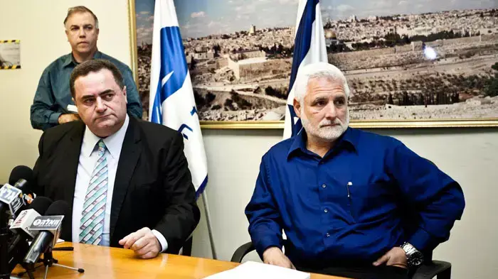מנכ"ל משרד התחבורה, דן הראל ושר התחבורה, ישראל כ"ץ במסיבת עיתונאים בנושא רכבת ישראל, אפריל 2011 מנכ"ל משרד התחבורה, דן הראל ושר התחבורה, ישראל כ"ץ במסיבת עיתונאים בנושא רכבת ישראל, אפריל 2011