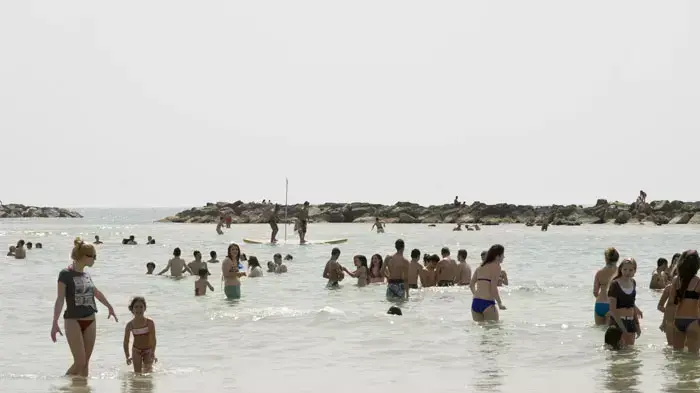 קיץ בחוף הים של תל אביב , אפריל 2011