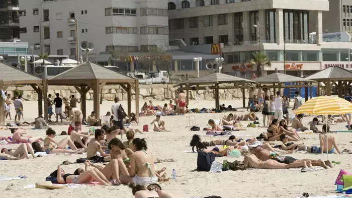 קיץ בחוף הים של תל אביב , אפריל 2011 קיץ בחוף הים של תל אביב , אפריל 2011