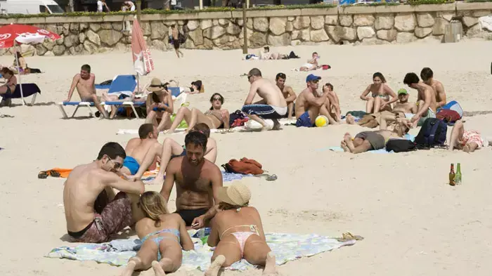 קיץ בחוף הים של תל אביב , אפריל 2011