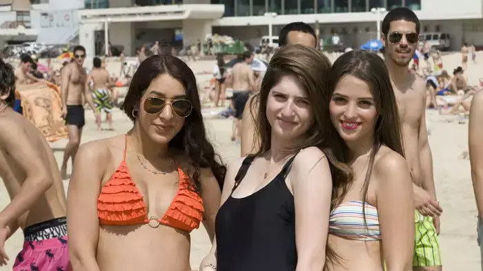 קיץ בחוף הים של תל אביב , אפריל 2011