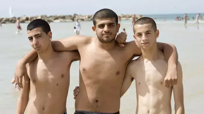קיץ בחוף הים של תל אביב , אפריל 2011