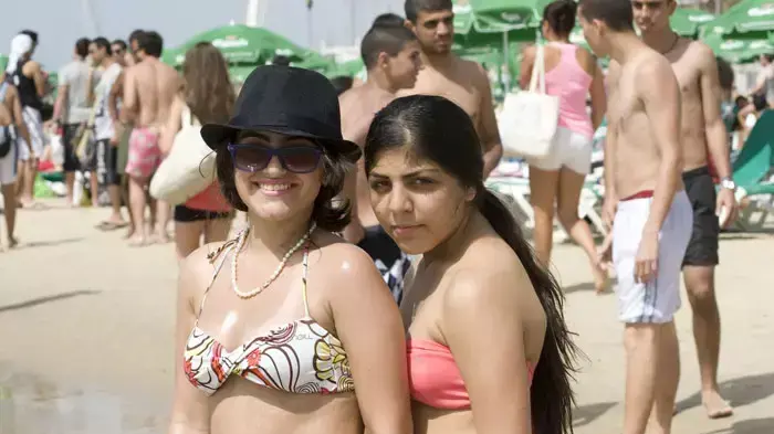 קיץ בחוף הים של תל אביב , אפריל 2011