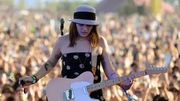 בת'ני קונסטנטינו מלהקת Best Coast