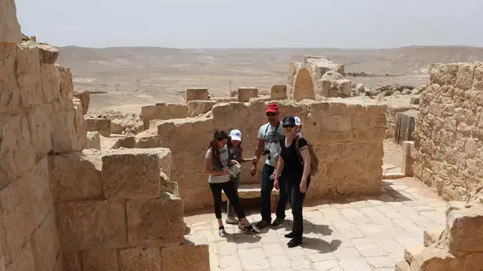 מטיילים בעין עבדת, פסח 2011