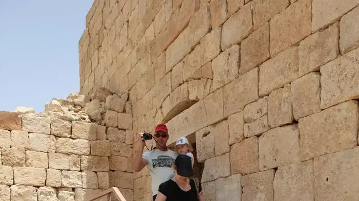 מטיילים בעין עבדת, פסח 2011