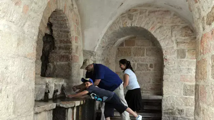 חול המועד בירושלים, תיירים ומטיילים בעין כרם, אפריל 2011