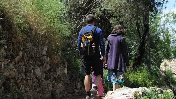 חול המועד בירושלים, תיירים ומטיילים בעין כרם, אפריל 2011