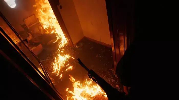אחת התמונות שצילם כריס הונדרוס בעיר הנצורה מיסרתה, לוב, בימים האחרונים לפני שנהרג בעצמו בקרבות בעיר, 17-19 באפריל 2011