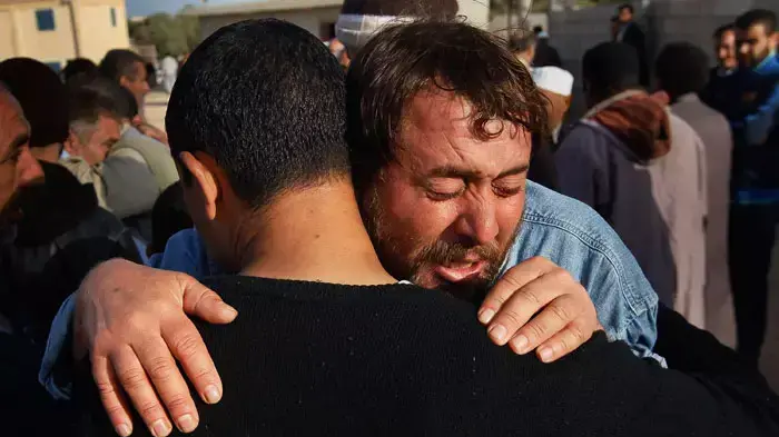 אחת התמונות שצילם כריס הונדרוס בעיר הנצורה מיסרתה, לוב, בימים האחרונים לפני שנהרג בעצמו בקרבות בעיר, 17-19 באפריל 2011