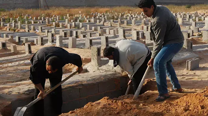 אחת התמונות שצילם כריס הונדרוס בעיר הנצורה מיסרתה, לוב, בימים האחרונים לפני שנהרג בעצמו בקרבות בעיר, 17-19 באפריל 2011