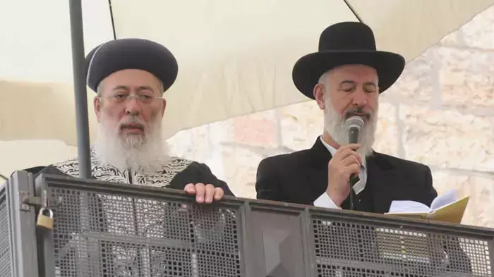 ברכת הכהנים בחול המועד פסח בכותל המערבי בירושלים, אפריל 2011