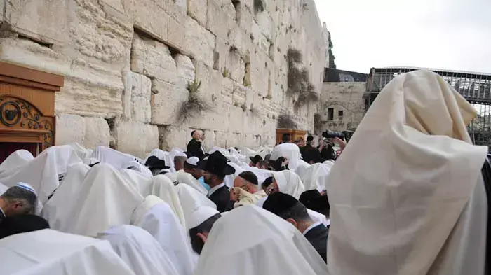 ברכת הכהנים בחול המועד פסח בכותל המערבי בירושלים, אפריל 2011