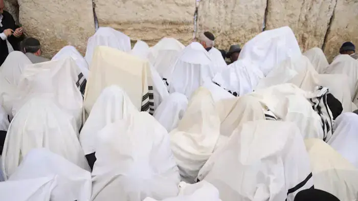 ברכת הכהנים בחול המועד פסח בכותל המערבי בירושלים, אפריל 2011