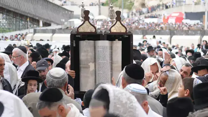 ברכת הכהנים בחול המועד פסח בכותל המערבי בירושלים, אפריל 2011