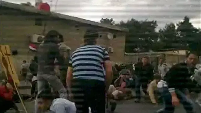 מתוך סרטון חובבים: מפגינים נגד השלטון נמלטים מאש כוחות הביטחון, דמשק, בירת סוריה, 23 באפריל 2011 מתוך סרטון חובבים: מפגינים נגד השלטון נמלטים מאש כוחות הביטחון, דמשק, בירת סוריה, 23 באפריל 2011