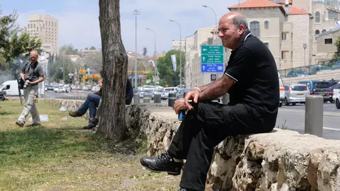 מטיילים בגן סאקר, ירושלים איסרו חג, אפריל 2011