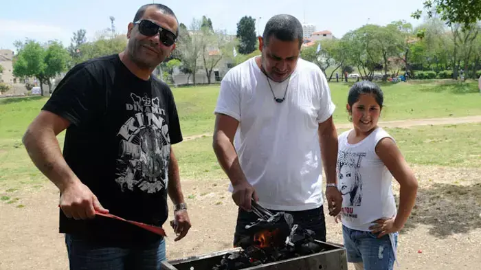 מטיילים בגן סאקר, ירושלים איסרו חג, אפריל 2011