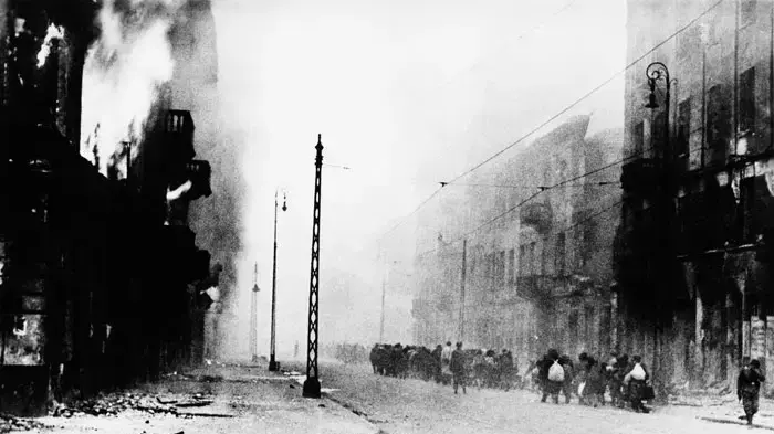 הרס גטו ורשה, אביב 1943 הרס גטו ורשה, אביב 1943