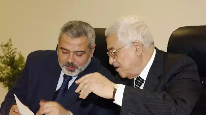 אבו מאזן ואסמעיל הנייה בישיבת הממשלה הפלסטינית ב-2007
