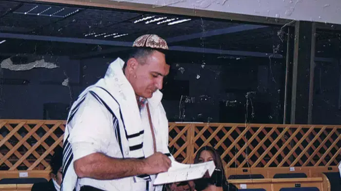 אבי ינאי שנשלח ל-18 שנות מאסר ברוסיה בגין סחר בנשים, עם בנו אמיר