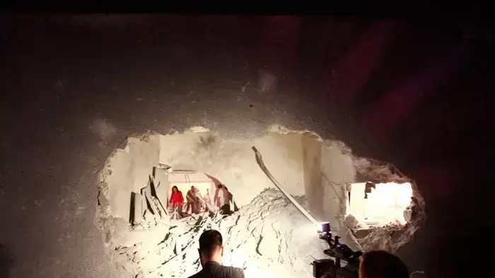 נזקים מתקיפת נאט"ו בבירת לוב, טריפולי, בה נהרג בנו של מועמר קדאפי, סייף אל ערב קדאפי, 30 באפריל 2011 נזקים מתקיפת נאט"ו בבירת לוב, טריפולי, בה נהרג בנו של מועמר קדאפי, סייף אל ערב קדאפי, 30 באפריל 2011