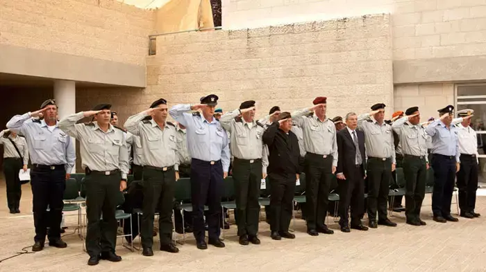 ראש המטה הכללי ופורם המטה הכללי של צה"ל ביום עיון מיוחד לציון יום הזיכרון והשואה בכיכר יד ושם, אפריל 2011
