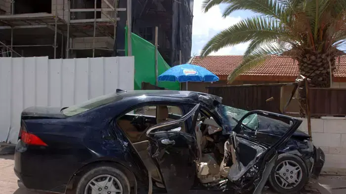 תאונת דרכים בבאר שבע, רכב נכנס בגדר של בית, אפריל 2011 תאונת דרכים בבאר שבע, רכב נכנס בגדר של בית, אפריל 2011