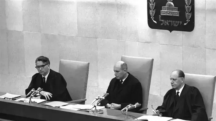 הרכב השופטים במשפט אדולף אייכמן- בנימין הלוי, יצחק רווה ומשה לנדוי בזמן המשפט, אפריל 1961 הרכב השופטים במשפט אדולף אייכמן- בנימין הלוי, יצחק רווה ומשה לנדוי בזמן המשפט, אפריל 1961