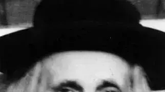 הרב יואל טייטלבאום מסאטמר, האדמור והמייסד של חסידות סאטמר, ניצל מהגטו בתקופת השואה בזכות הרכבת של קסטנר הרב יואל טייטלבאום מסאטמר, האדמור והמייסד של חסידות סאטמר, ניצל מהגטו בתקופת השואה בזכות הרכבת של קסטנר