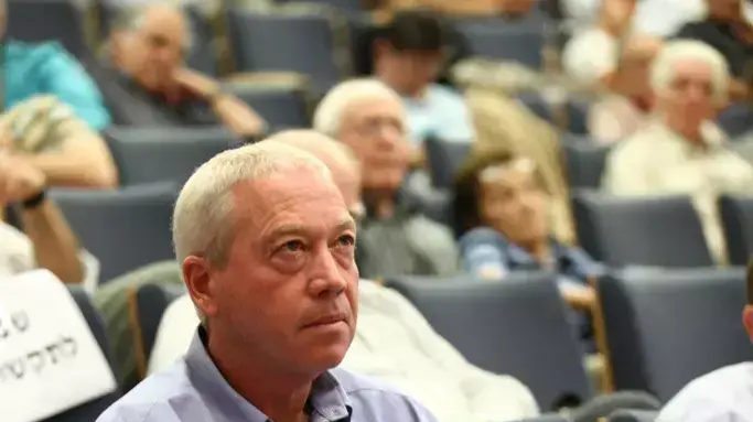 יואב גלנט ביום עיון של מרכז בגין סאדאת, מאי 2011