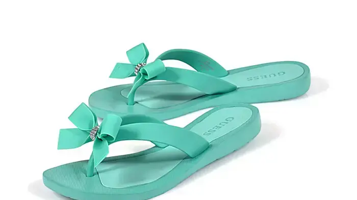Guess  קיץ 2011 (נעלי אצבע: 179 שקלים)