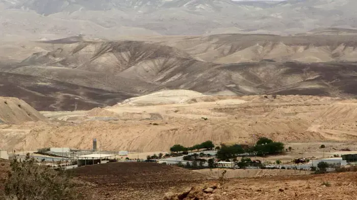 בסיס צבאי סמוך למעל רותם בנגב, מאי 2011 בסיס צבאי סמוך למעל רותם בנגב, מאי 2011