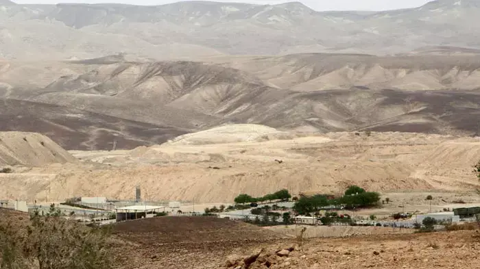 בסיס צבאי סמוך למעל רותם בנגב, מאי 2011 בסיס צבאי סמוך למעל רותם בנגב, מאי 2011